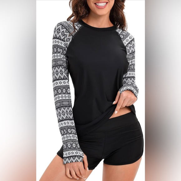 NWT Women’s Black and White Long Sleeve UV Protection Rash Guard Swim Top - Picture 5 of 15